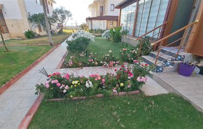 Gömeç'te, Denize Sıfır Site İçinde,Deniz Manzaralı Satılık Villa