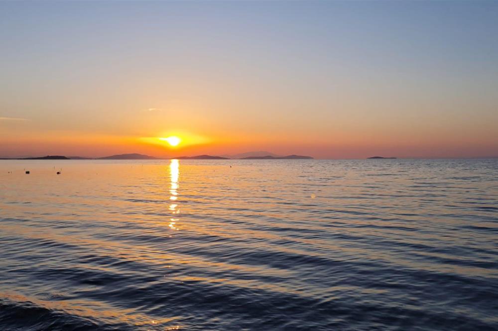 Gömeç'te, Denize Sıfır Site İçinde,Deniz Manzaralı Satılık Villa