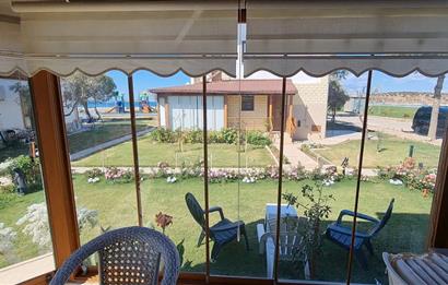 Gömeç'te, Denize Sıfır Site İçinde,Deniz Manzaralı Satılık Villa