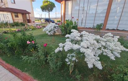 Gömeç'te, Denize Sıfır Site İçinde,Deniz Manzaralı Satılık Villa