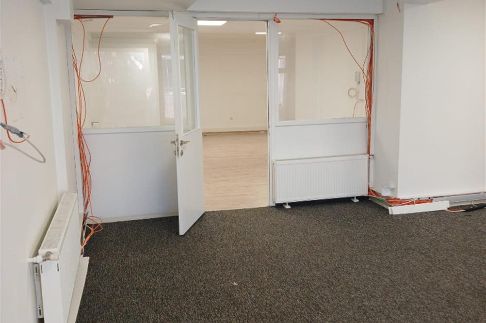 C21 ROOF'dan ANA CADDEYE PARALEL SOKAKTA 180M2 ASMA KATLI DUKKAN