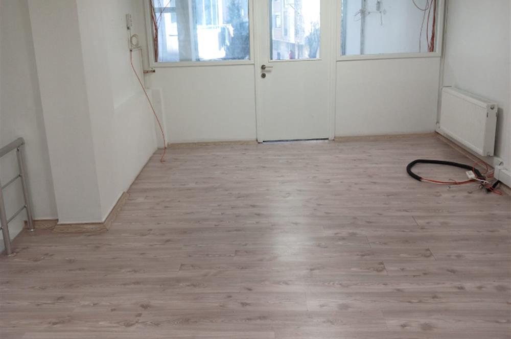 C21 ROOF'dan ANA CADDEYE PARALEL SOKAKTA 180M2 ASMA KATLI DUKKAN