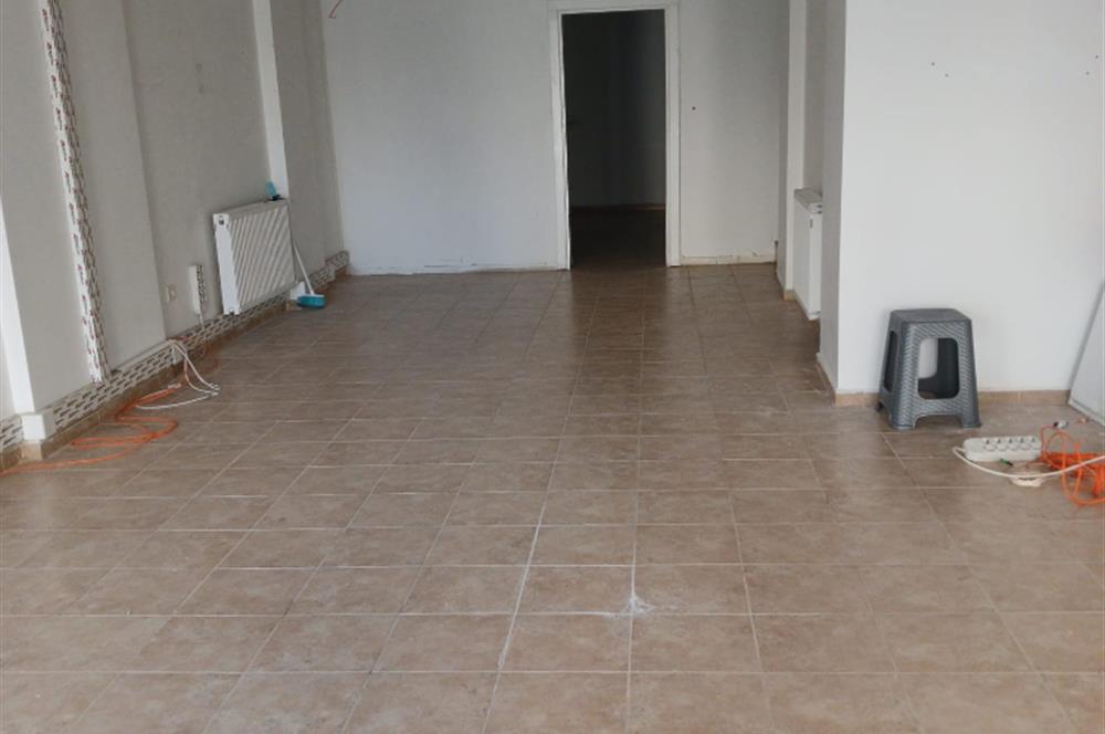 C21 ROOF'dan ANA CADDEYE PARALEL SOKAKTA 180M2 ASMA KATLI DUKKAN