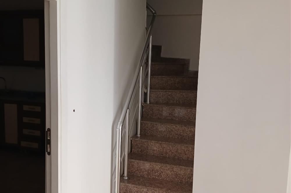 C21 ROOF'dan ANA CADDEYE PARALEL SOKAKTA 180M2 ASMA KATLI DUKKAN