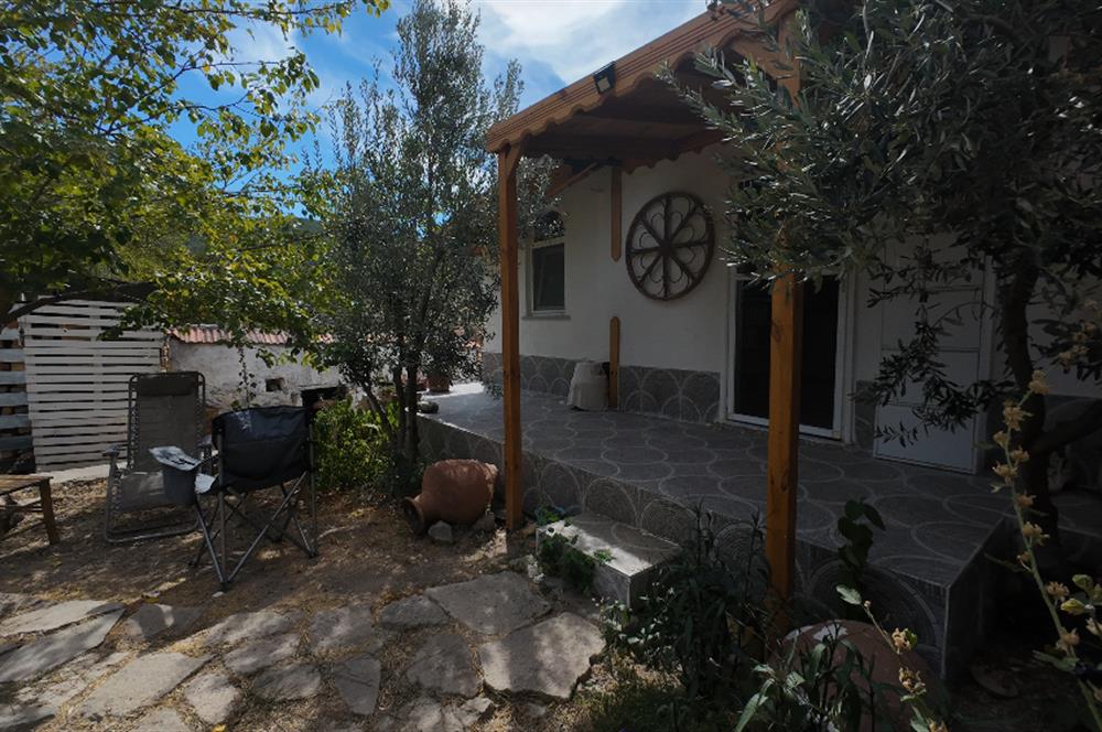 Burhaniye Dutluca Köyünde, Körfez Manzaralı, Bahçeli, Satılık Köy Evi