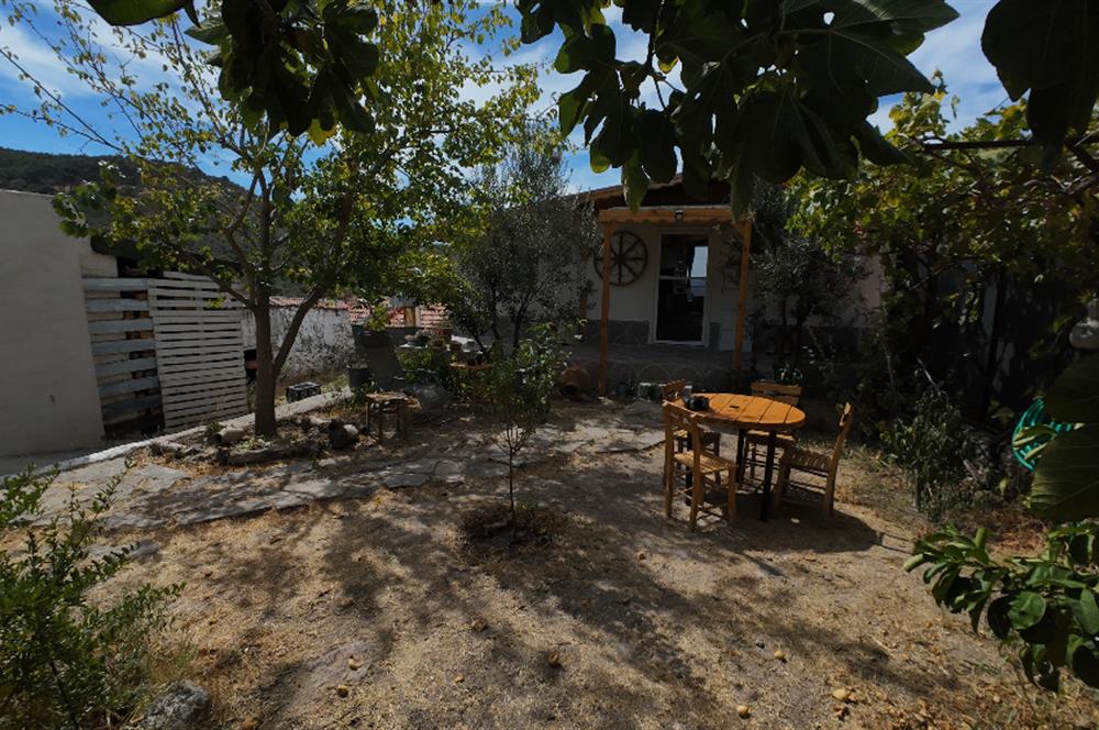 Burhaniye Dutluca Köyünde, Körfez Manzaralı, Bahçeli, Satılık Köy Evi