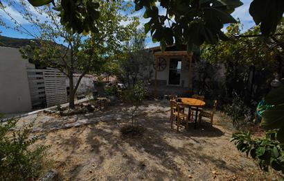 Burhaniye Dutluca Köyünde, Körfez Manzaralı, Bahçeli, Satılık Köy Evi