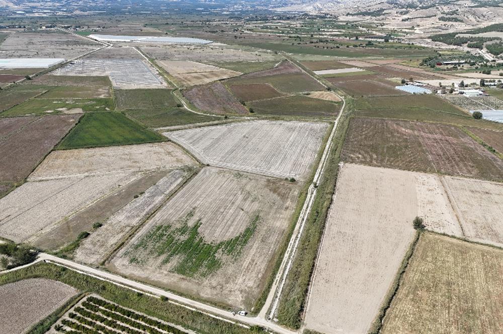 GÖLEMEZLİ MAHALLESİNDE SATILIK 60.000 M2 SERA ARAZİSİ.