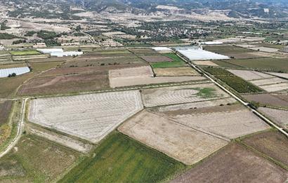 GÖLEMEZLİ MAHALLESİNDE SATILIK 60.000 M2 SERA ARAZİSİ.
