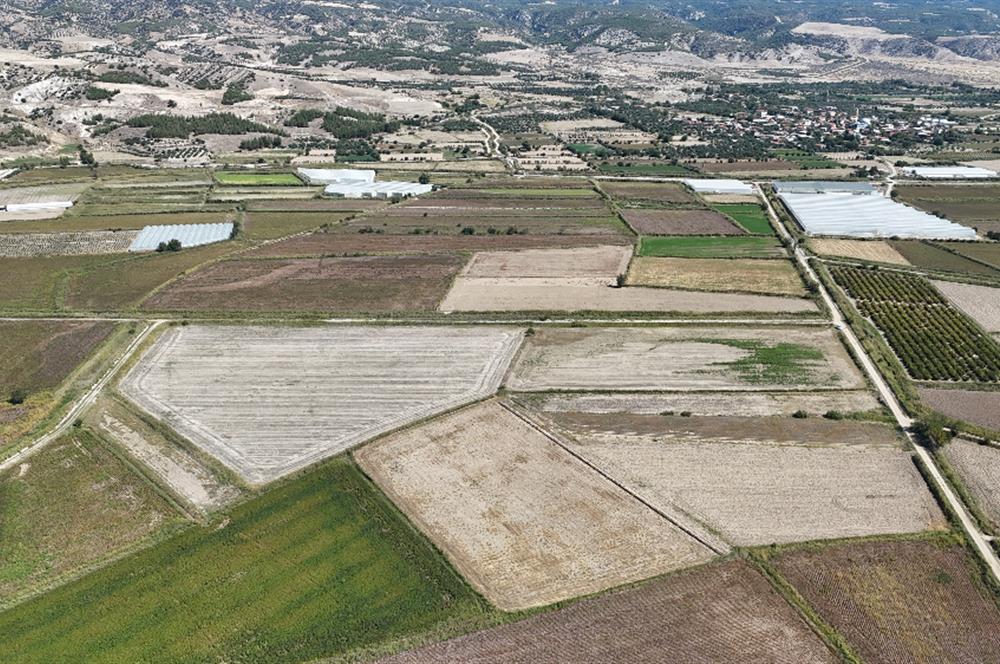 GÖLEMEZLİ MAHALLESİNDE SATILIK 60.000 M2 SERA ARAZİSİ.