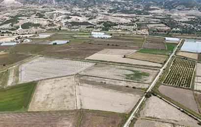 GÖLEMEZLİ MAHALLESİNDE SATILIK 60.000 M2 SERA ARAZİSİ.