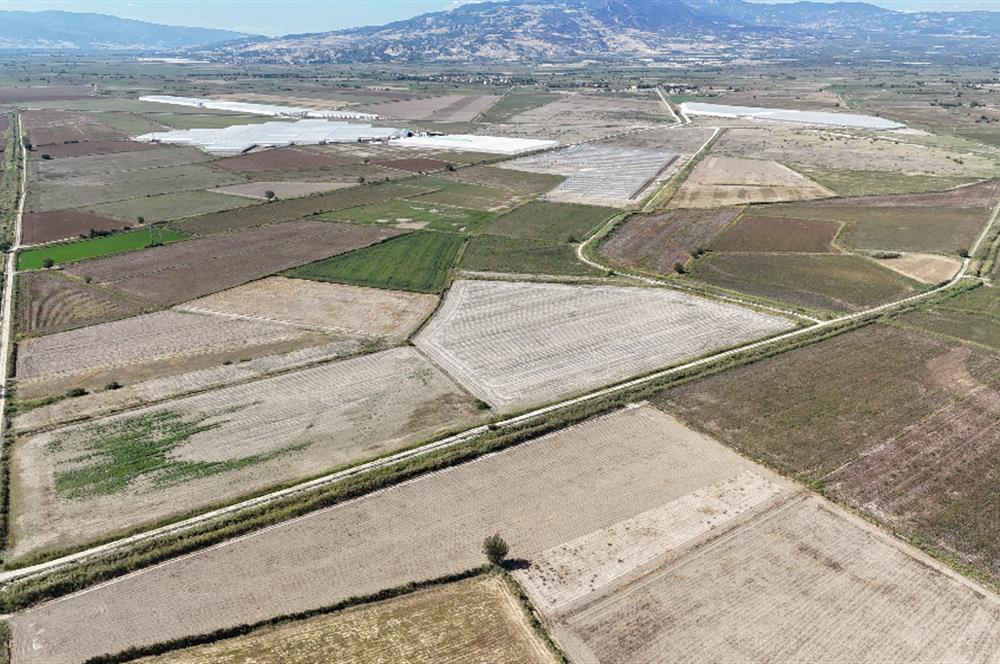 GÖLEMEZLİ MAHALLESİNDE SATILIK 60.000 M2 SERA ARAZİSİ.