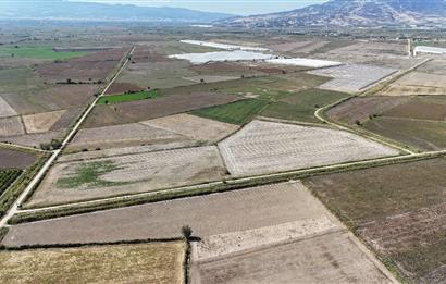 GÖLEMEZLİ MAHALLESİNDE SATILIK 60.000 M2 SERA ARAZİSİ.