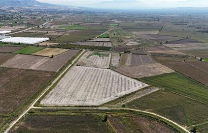 GÖLEMEZLİ MAHALLESİNDE SATILIK 60.000 M2 SERA ARAZİSİ.