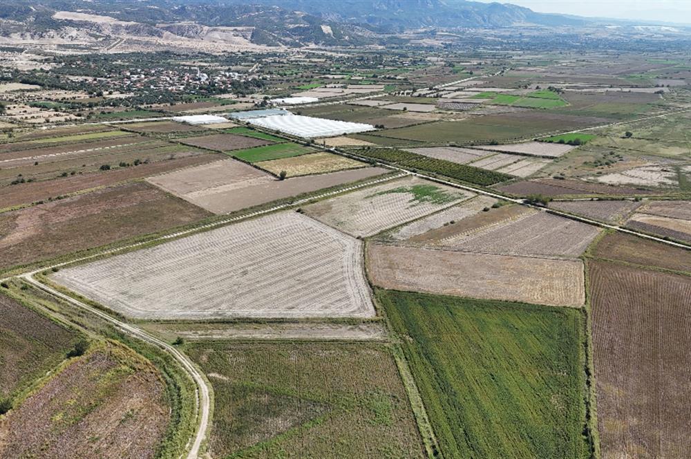 GÖLEMEZLİ MAHALLESİNDE SATILIK 60.000 M2 SERA ARAZİSİ.