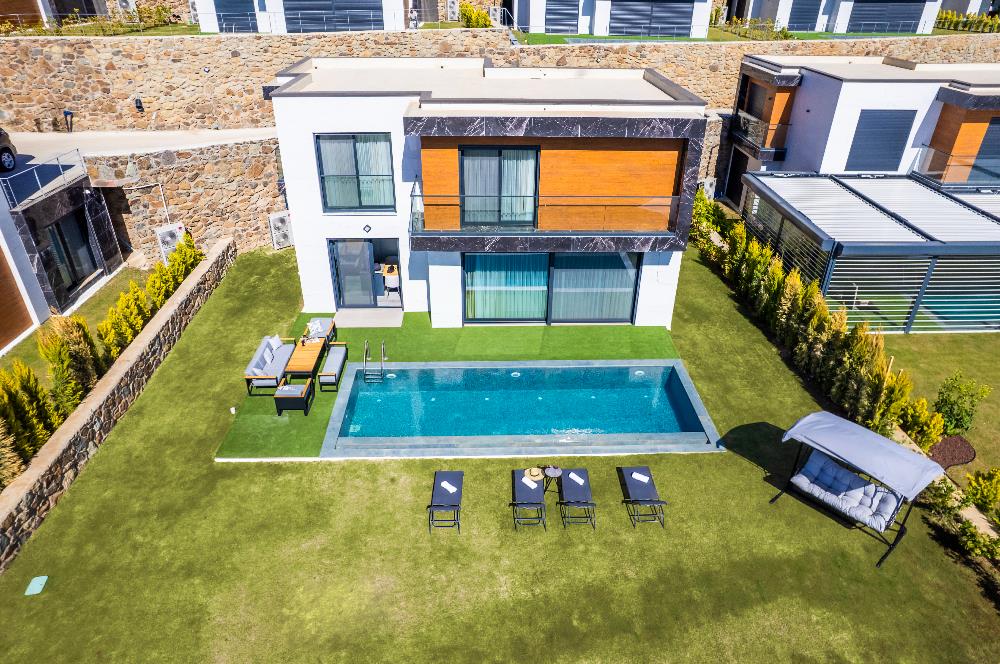 Deniz Manzaralı Özel Havuzlu Lüks Villa Full Eşyalı 