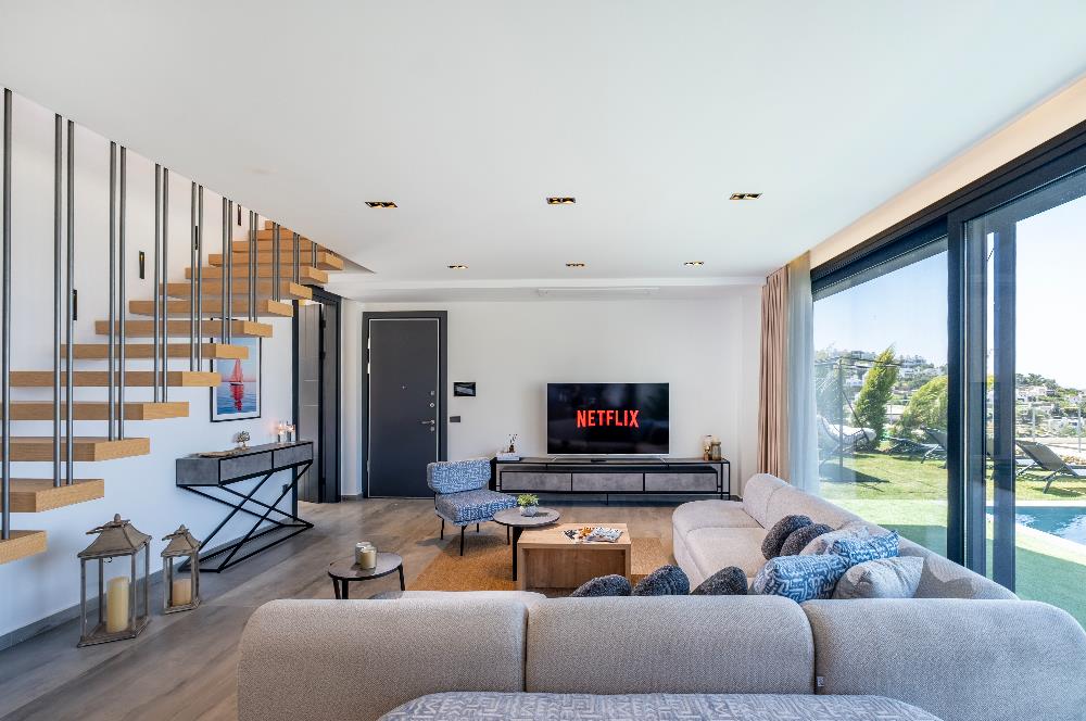 Deniz Manzaralı Özel Havuzlu Lüks Villa Full Eşyalı 