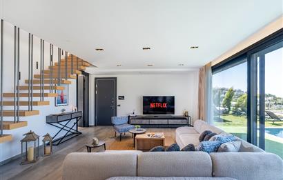 Deniz Manzaralı Özel Havuzlu Lüks Villa Full Eşyalı 