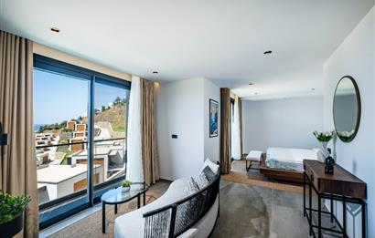 Deniz Manzaralı Özel Havuzlu Lüks Villa Full Eşyalı 