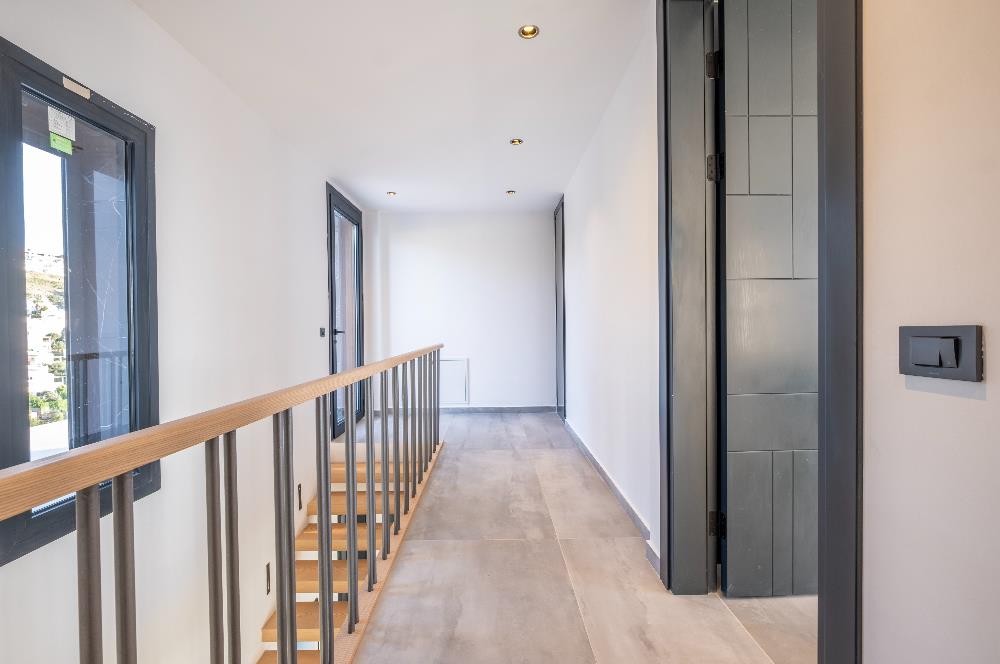 Deniz Manzaralı Özel Havuzlu Lüks Villa Full Eşyalı 