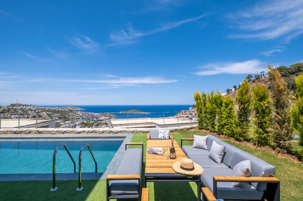Deniz Manzaralı Özel Havuzlu Lüks Villa Full Eşyalı 