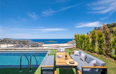 Deniz Manzaralı Özel Havuzlu Lüks Villa Full Eşyalı 