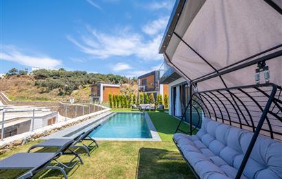 Deniz Manzaralı Özel Havuzlu Lüks Villa Full Eşyalı 