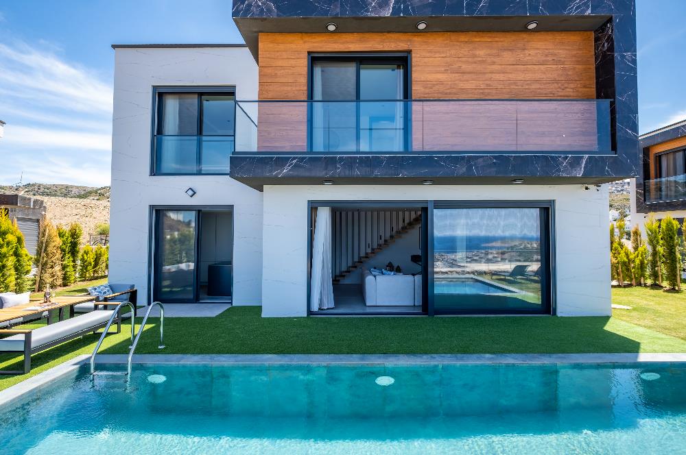 Deniz Manzaralı Özel Havuzlu Lüks Villa Full Eşyalı 