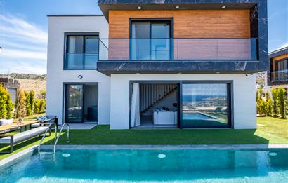 Deniz Manzaralı Özel Havuzlu Lüks Villa Full Eşyalı 