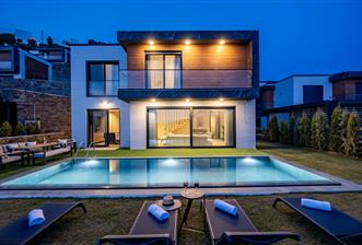 Deniz Manzaralı Özel Havuzlu Lüks Villa Full Eşyalı 