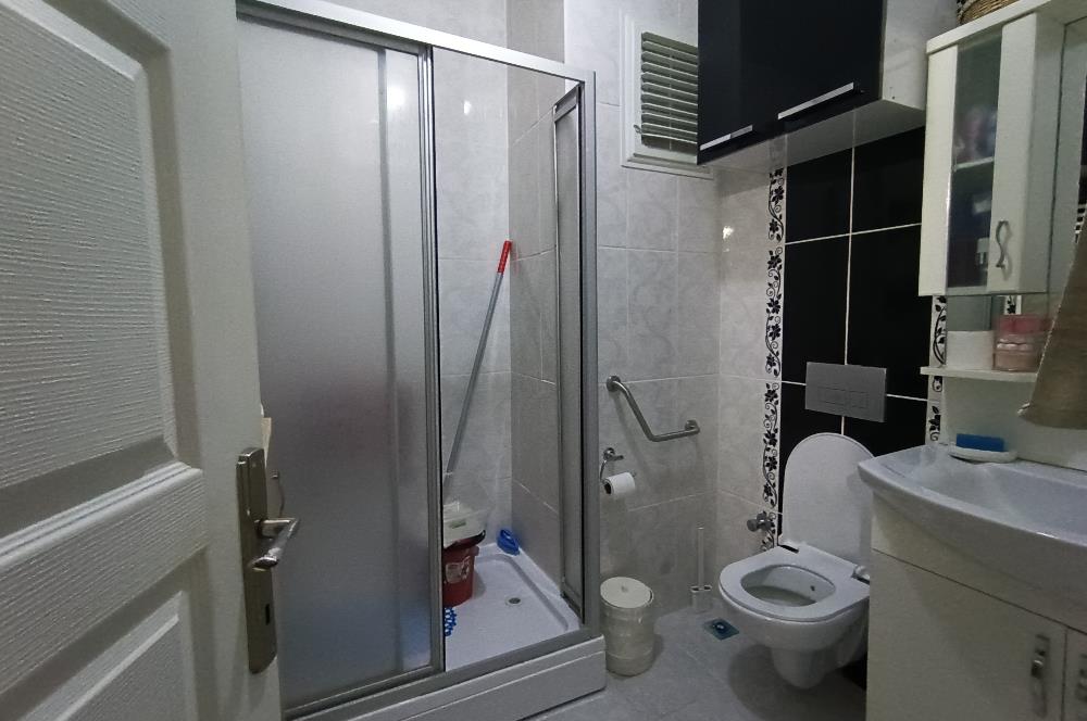 Gürpınar Cami yanında Cadde üzerinde 3+2 dubleks daire.
