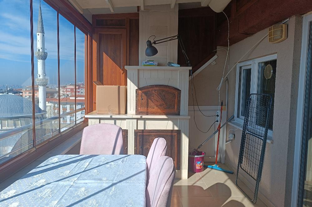 Gürpınar Cami yanında Cadde üzerinde 3+2 dubleks daire.