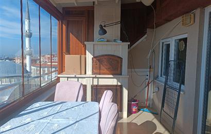 Gürpınar Cami yanında Cadde üzerinde 3+2 dubleks daire.
