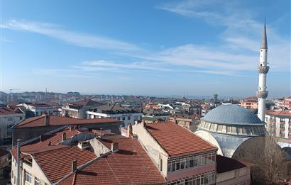 Gürpınar Cami yanında Cadde üzerinde 3+2 dubleks daire.