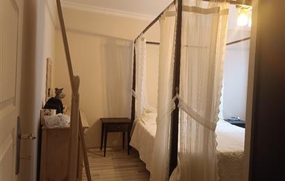 Gürpınar Cami yanında Cadde üzerinde 3+2 dubleks daire.