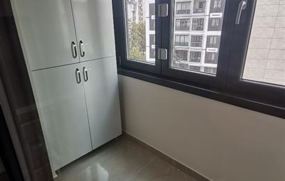 SUADİYE SATILIK 3+1 CADDEYE YAKIN ARA KAT BOŞ HEMEN TESLİM