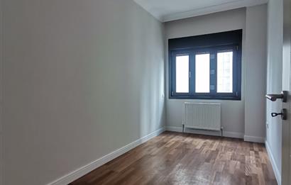 SUADİYE SATILIK 3+1 CADDEYE YAKIN ARA KAT BOŞ HEMEN TESLİM