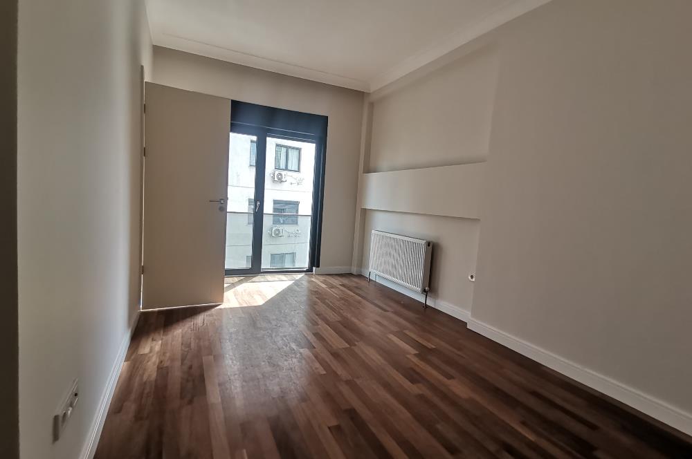 SUADİYE SATILIK 3+1 CADDEYE YAKIN ARA KAT BOŞ HEMEN TESLİM