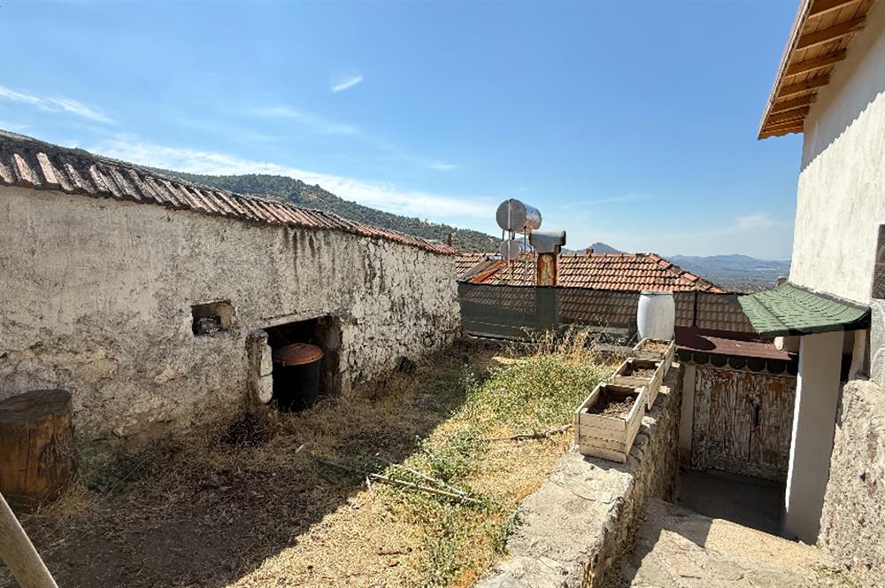 Burhaniye Dutluca Köyünde, Körfez Manzaralı, Bahçeli, Satılık Köy Evi