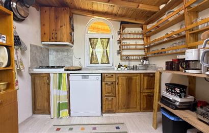 Burhaniye Dutluca Köyünde, Körfez Manzaralı, Bahçeli, Satılık Köy Evi