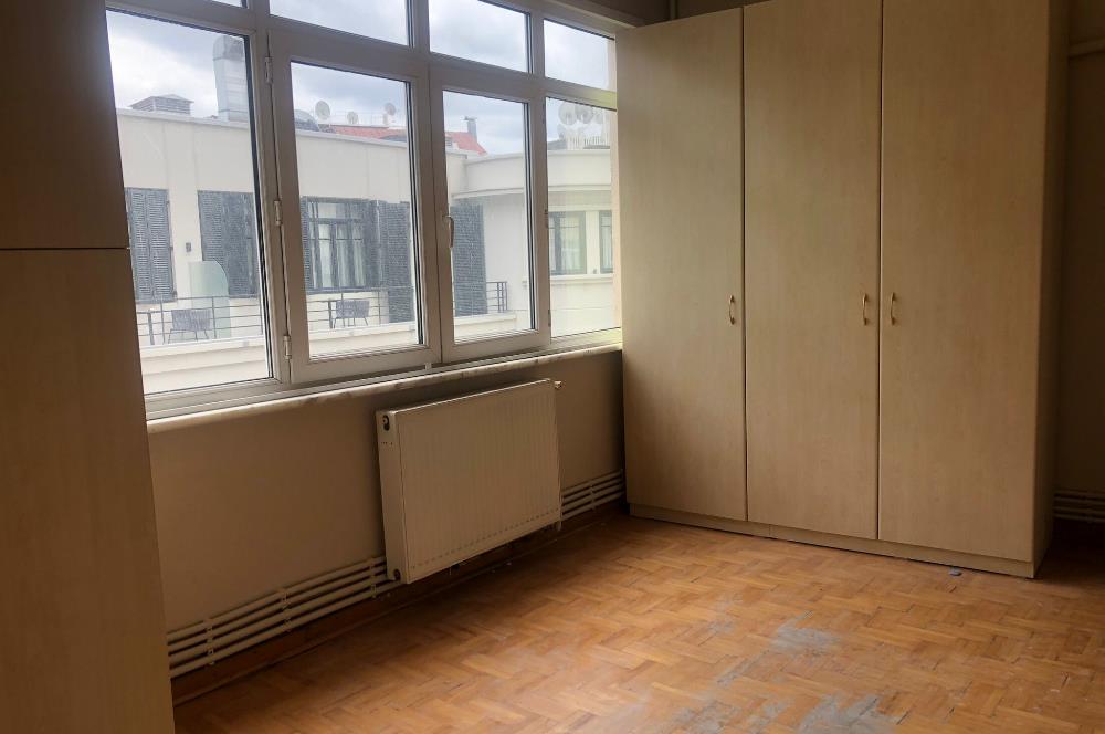 CADDE ÜSTÜ! HALASKARGAZİ'NİN KALBİNDE KİRALIK DAİRE!!