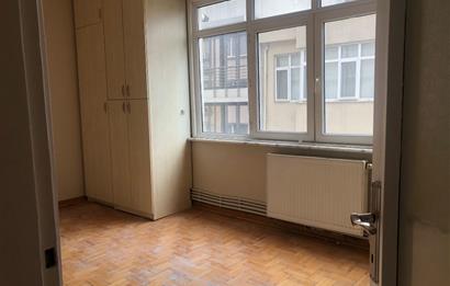 CADDE ÜSTÜ! HALASKARGAZİ'NİN KALBİNDE KİRALIK DAİRE!!