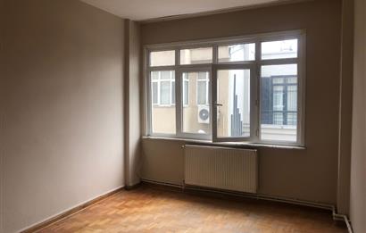 CADDE ÜSTÜ! HALASKARGAZİ'NİN KALBİNDE KİRALIK DAİRE!!