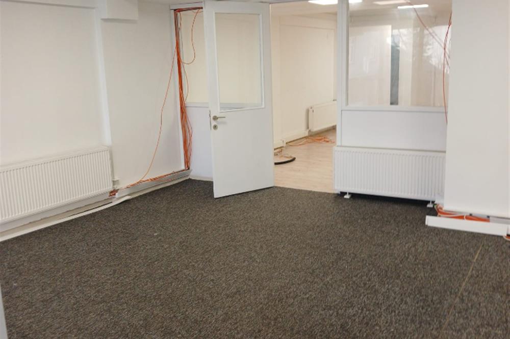C21 ROOF'dan ANA CADDEYE PARALEL SOKAKTA 180M2 ASMA KATLI DUKKAN