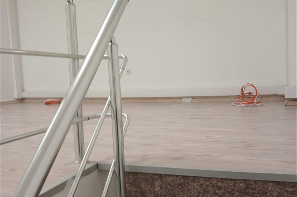 C21 ROOF'dan ANA CADDEYE PARALEL SOKAKTA 180M2 ASMA KATLI DUKKAN