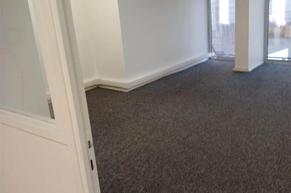 C21 ROOF'dan ANA CADDEYE PARALEL SOKAKTA 180M2 ASMA KATLI DUKKAN