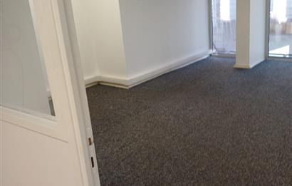 C21 ROOF'dan ANA CADDEYE PARALEL SOKAKTA 180M2 ASMA KATLI DUKKAN