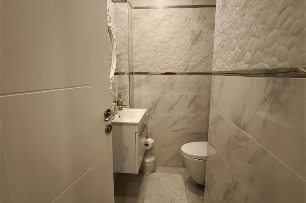 Suadiye'de Ferah Ara Kat Balkonlu Satılık 2+1  Daire