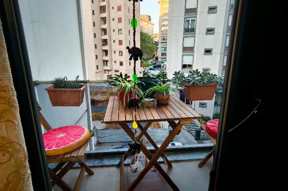 Suadiye'de Ferah Ara Kat Balkonlu Satılık 2+1  Daire