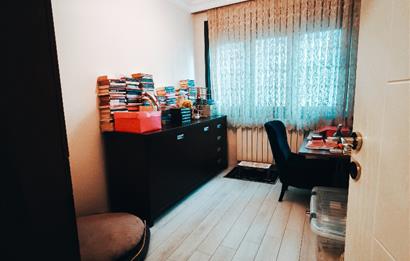 Suadiye'de Ferah Ara Kat Balkonlu Satılık 2+1  Daire